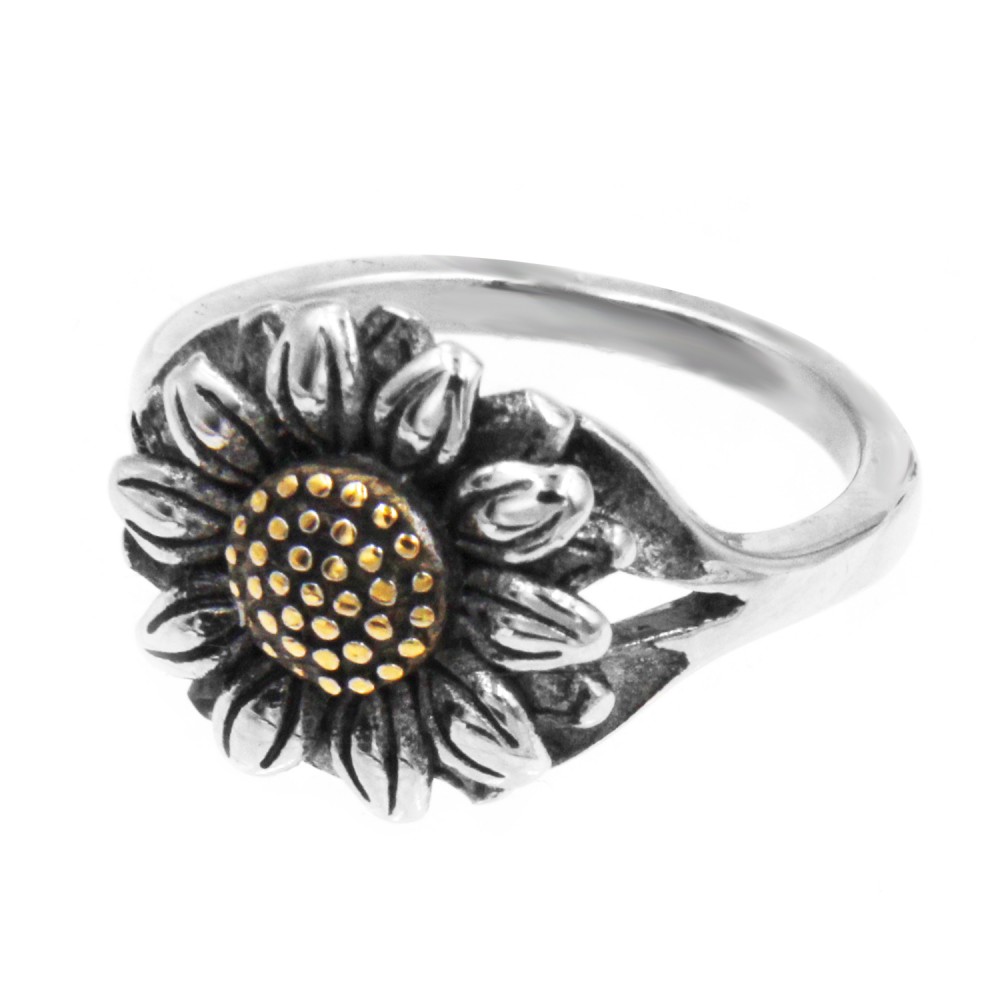 Ring with little daisy